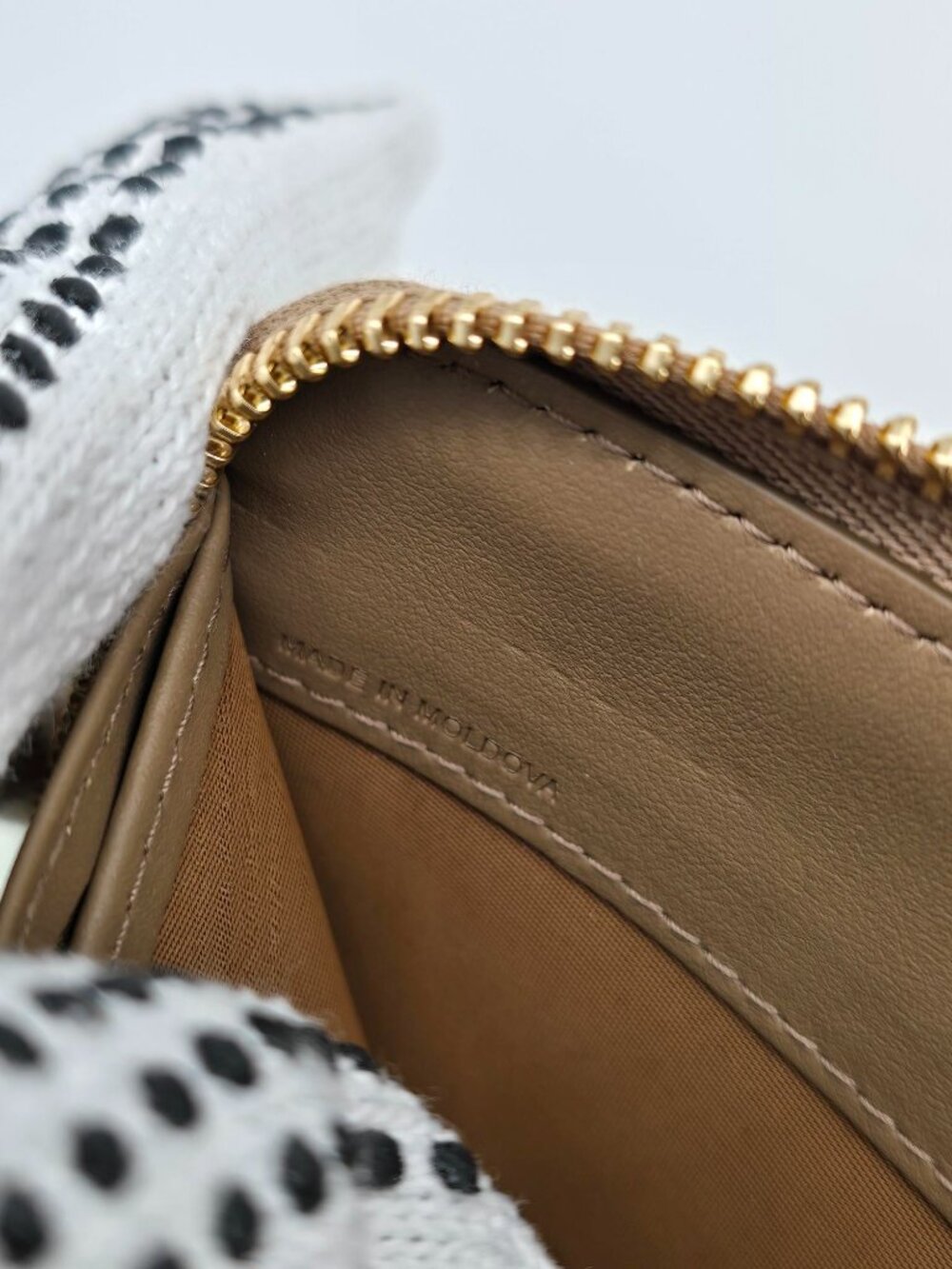 Authentic Burberry Vintage Check Zip Around Wallet NWT - Picture 9 of 10